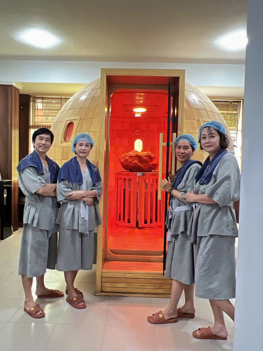Agarwood Hydrotherapy bath for deep muscle pain relief and jet lag recovery in Hanoi.